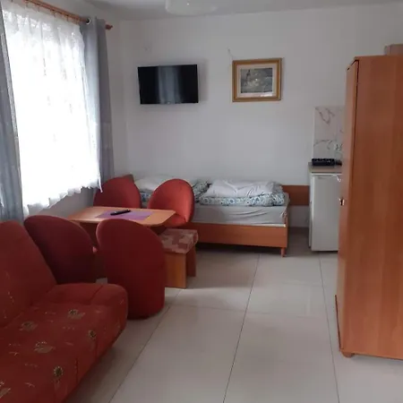 W Sosnach C Pensjonat Dziwnówek