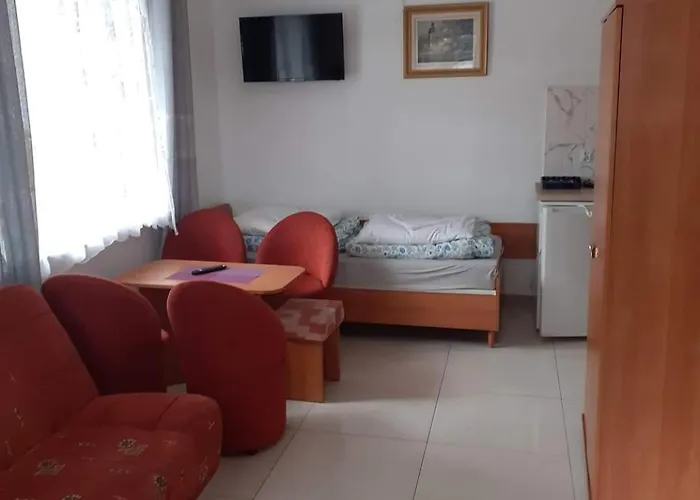 W Sosnach C Pensión Dziwnówek