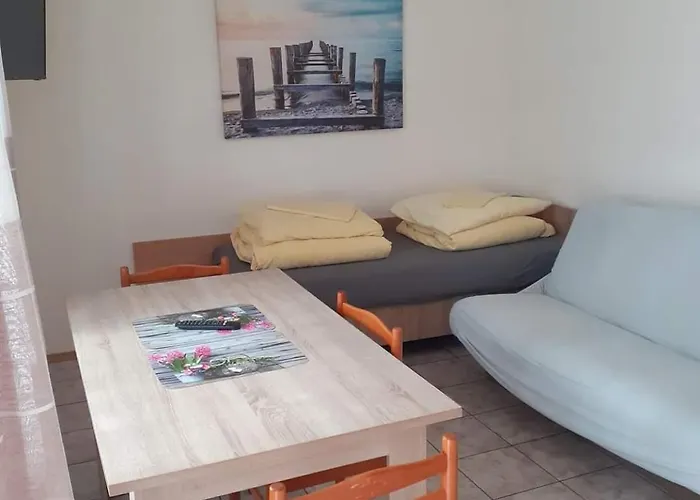 W Sosnach C * Dziwnówek